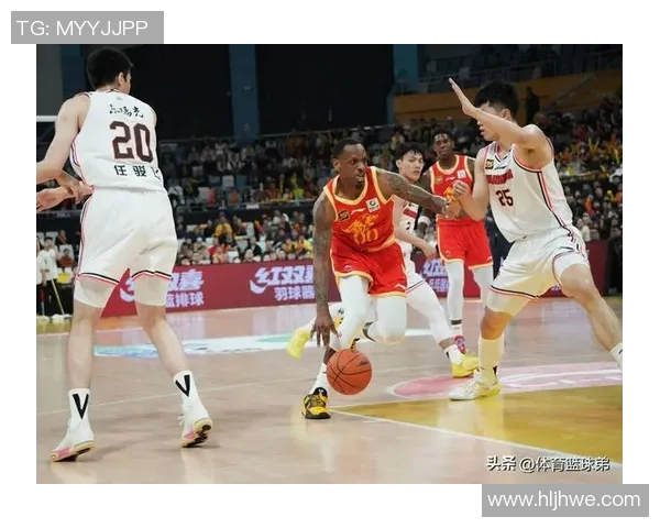 上海男篮全运赛场对决北京队展现篮球激情与实力较量
